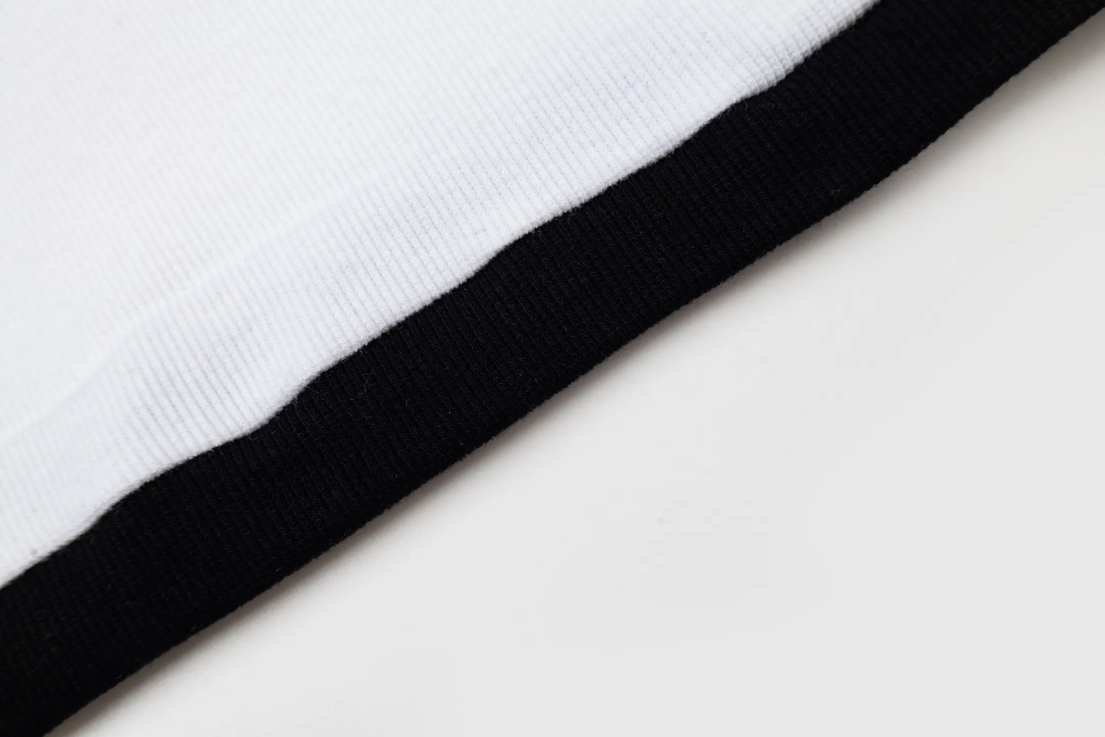 adidas clover slim short-sleeved T-shirt Classic White with Black three stripes, simple and recognizable✨. The knitted fabric is Breathable and skin-friendly, making it super comfortable to wear in spring and summer! The short slim fit easily shows off your body curves, and the round neck design is Versatile, suitable for daily leisure or sports. Pair it with a high-waisted skirt and jeans to easily achieve a cool or retro sporty look. It is a must-have and practical item in your wardrobe! Style number: A 178# Color: White Pink Size: M L XL XXL